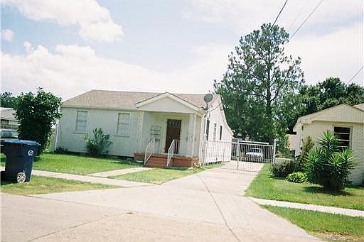 2nd image of 2212 Claire Ave