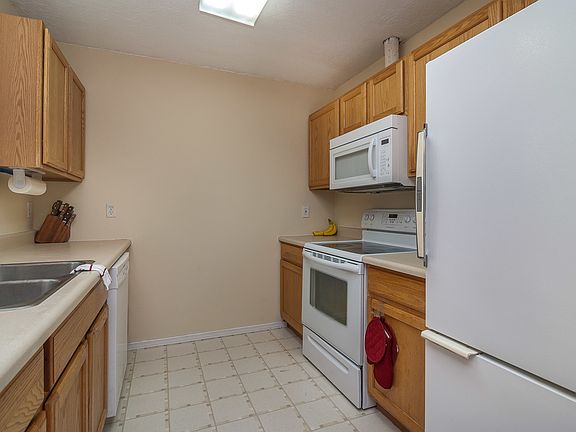 3rd image of 305 Cindy Dr #2