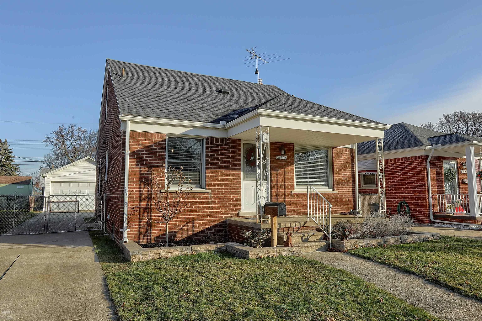 21605 Trombly St photo 1