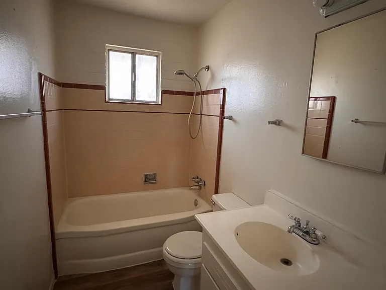 1827 W Tuckey Ln #10 — Photo 8