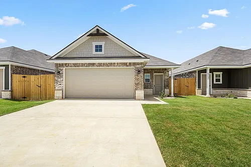 2200 Fairfax Ln Photo 1