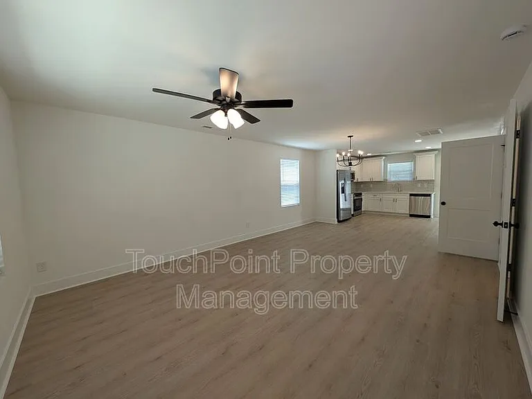 1413 Arden Ave — Photo 8