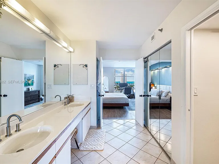 3600 Mystic Pointe Dr #1417 — Photo 14