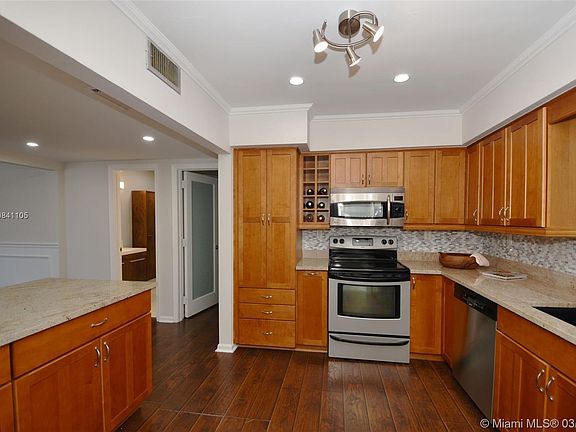 4th image of 1821 NE 26th Dr #1