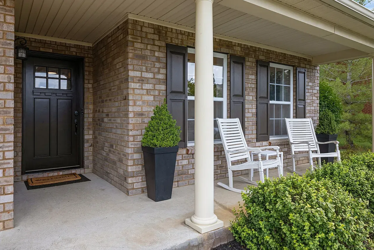 5 bed, 3140 sqft, $3,300 — Photo 2