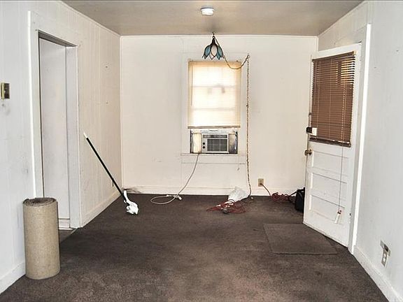 4th image of 1661 Kenwood Ave