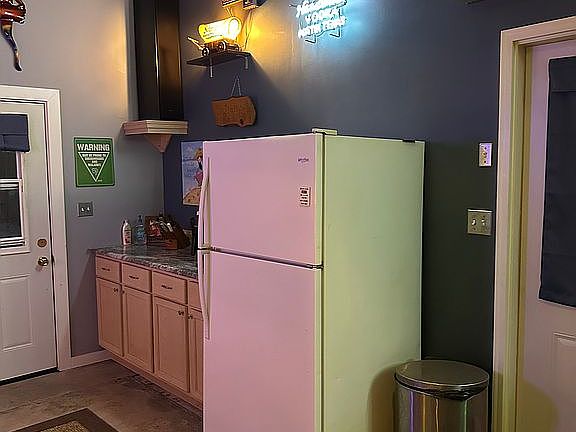 5th image of 610 2nd Ave N