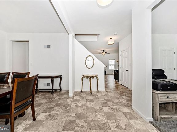 3rd image of 309 Eliza Rd