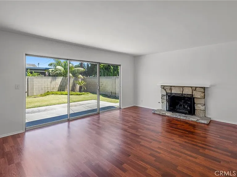 6061 Dundee Dr — Photo 5
