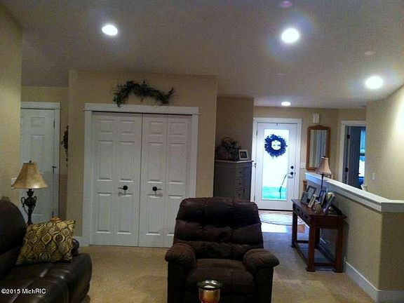 2nd image of 925 S Sandalwood Cir