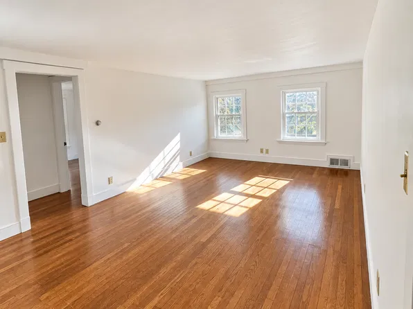 11 Hamilton St #4, Dover, NH 03820