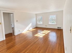 11 Hamilton St, Dover, NH