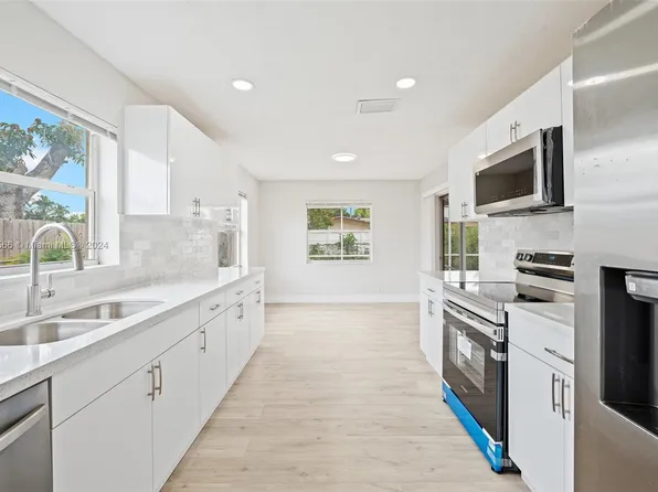 6831 SW 10th Ct, Pompano Beach, FL 33068