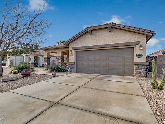 2nd image of 137 W Latigo Cir