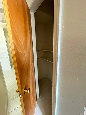 Rented by Zuz Realty | media 17