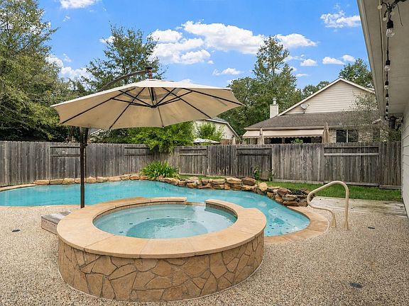 2nd image of 6 W Prairie Dawn Cir