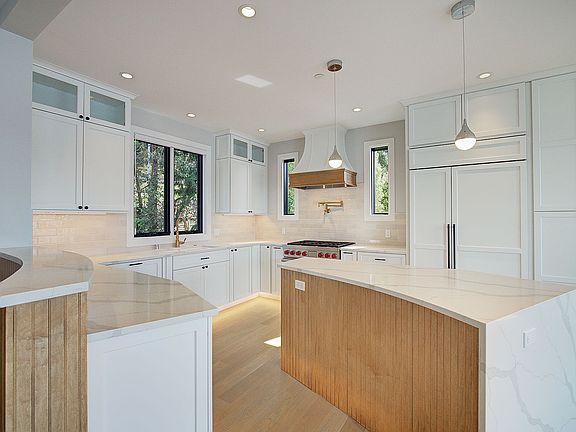 3rd image of 2417 E Lake Sammamish Pkwy NE