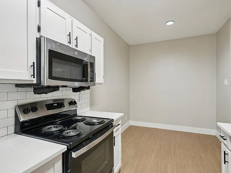 Foxborough Apartments — Photo 6