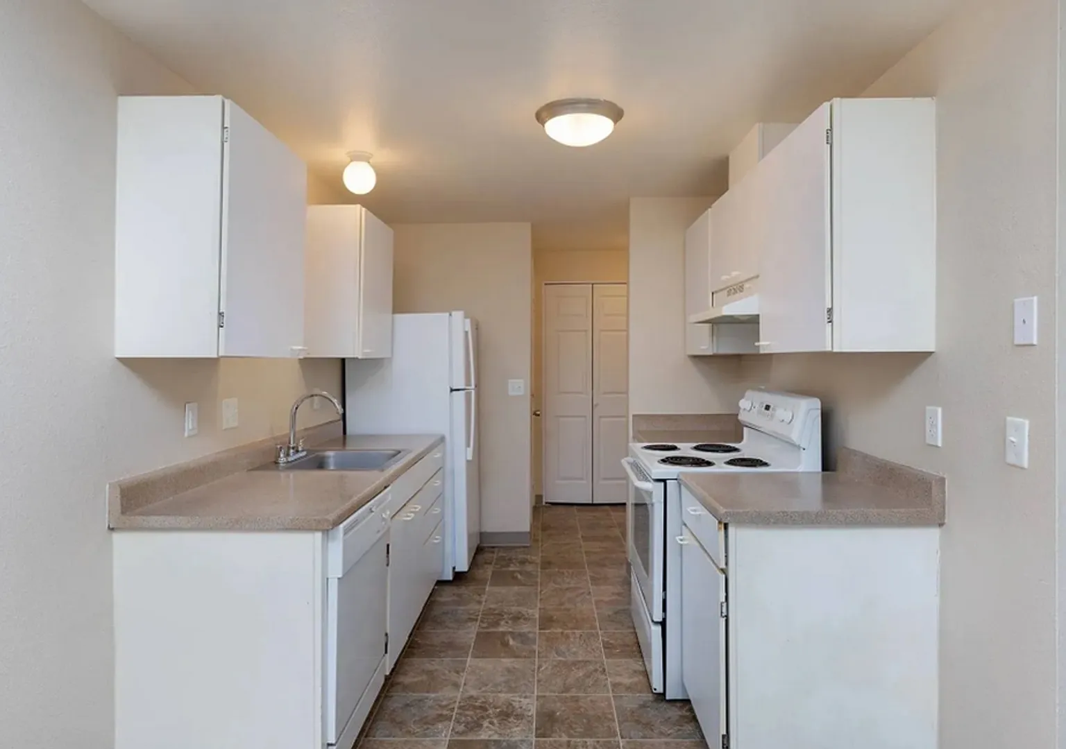 Willow Creek Apartments — Photo 4