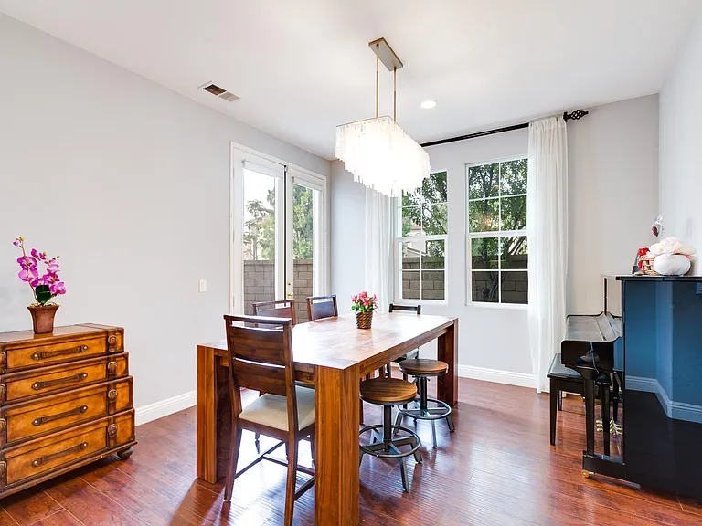 20 Canopy — Photo 15
