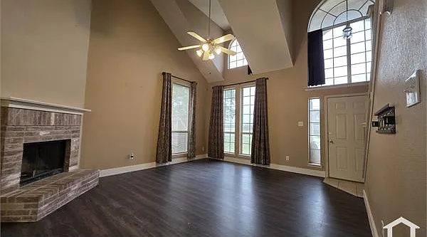4 bed, 2332 sqft, $1,950 — Photo 4