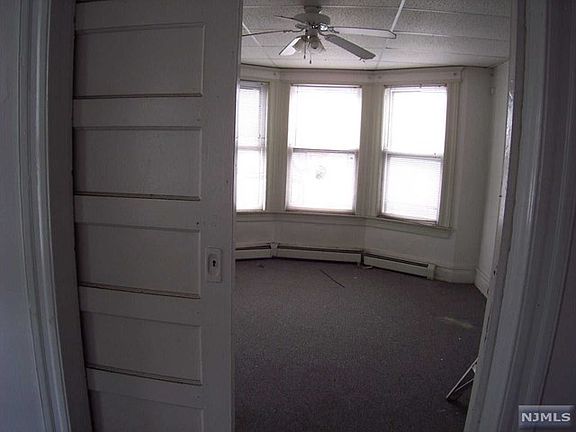 4th image of 173 Bergen Ave