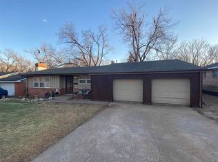 2012 Wildwood Ave, Ponca City, OK 74604
