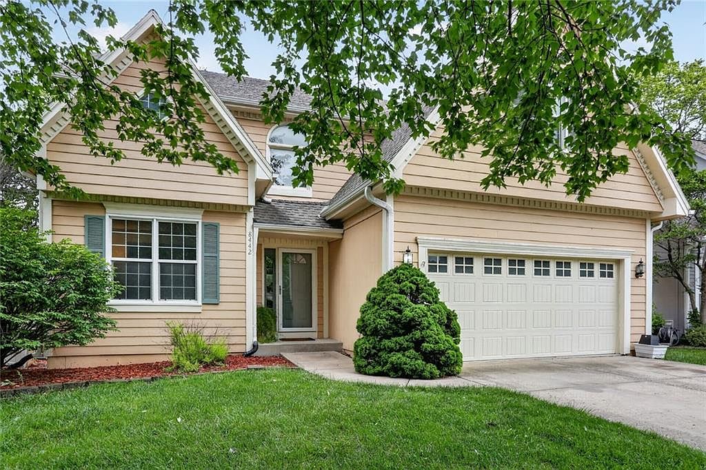 8442 Lakeview Ave, Lenexa, KS 66219 | Zillow