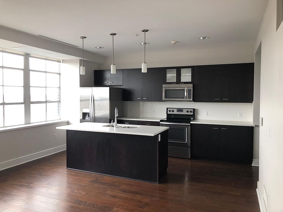1st image of 10 Lafayette Sq APT 1606
