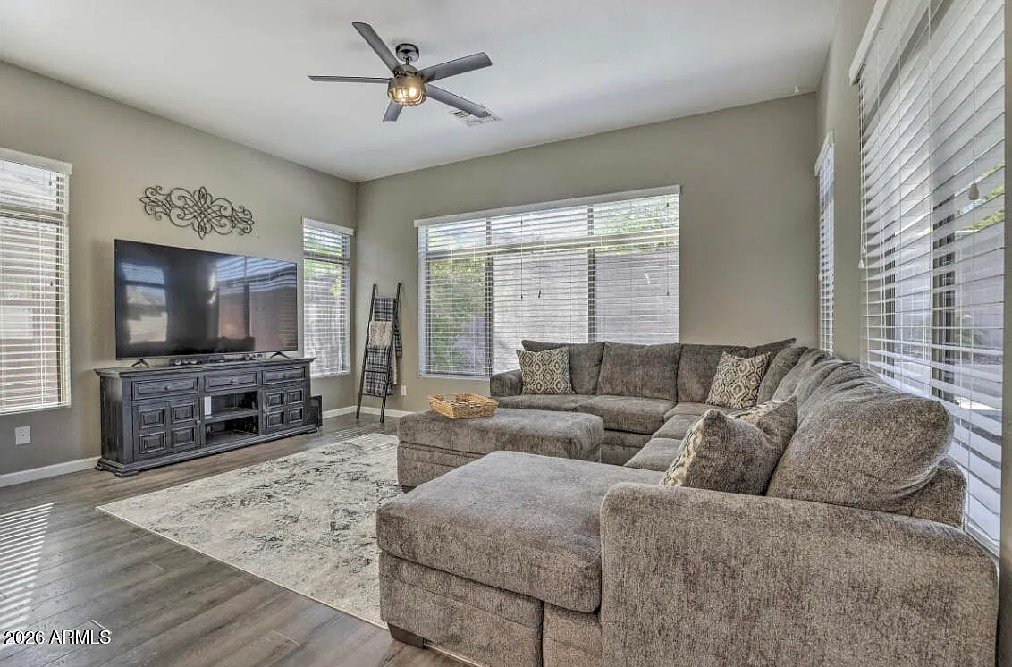 4 bed, 2.0 bath, 2195 sqft, $3,400 — Photo 4