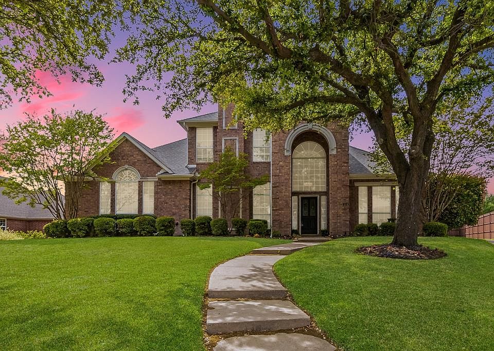 Well maintained fully landscaped yard with freshly planted flowers.