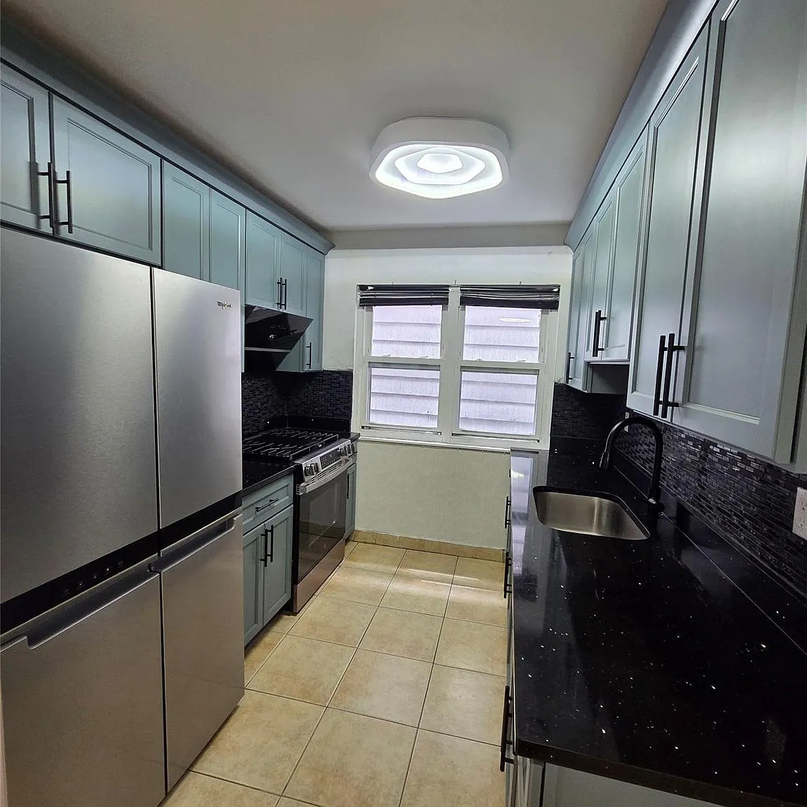 2 bed, 1.0 bath, 950 sqft, $2,997 — Photo 3