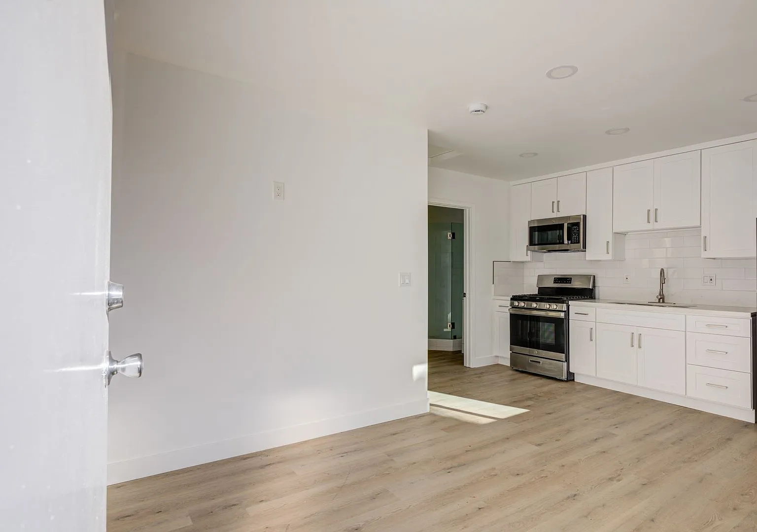 Berendo Street Apartments — Photo 3