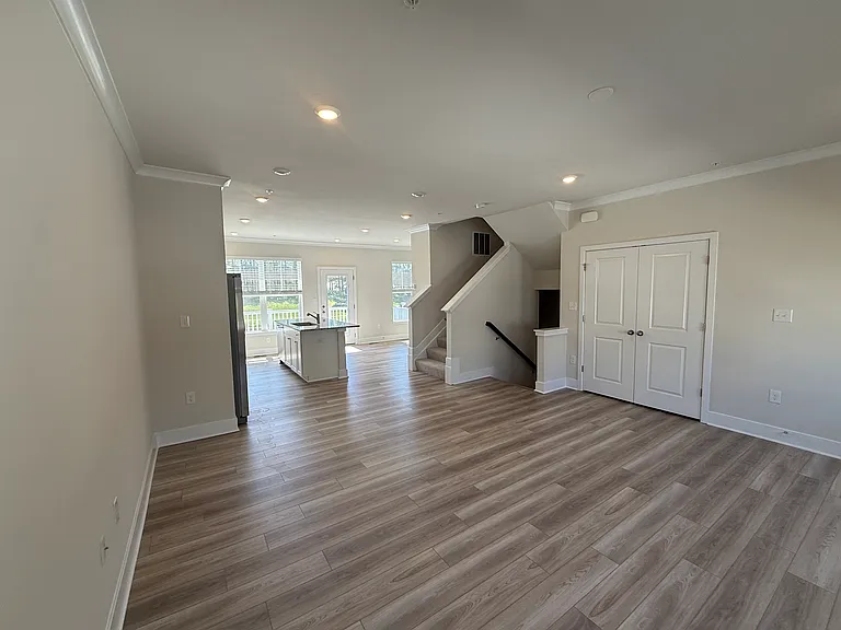 2110 Winterberry Ln — Photo 4