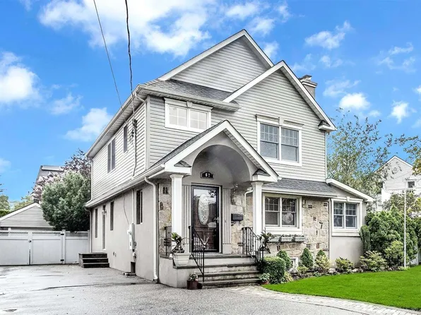 62 Hawthorne Street, Lynbrook, NY 11563