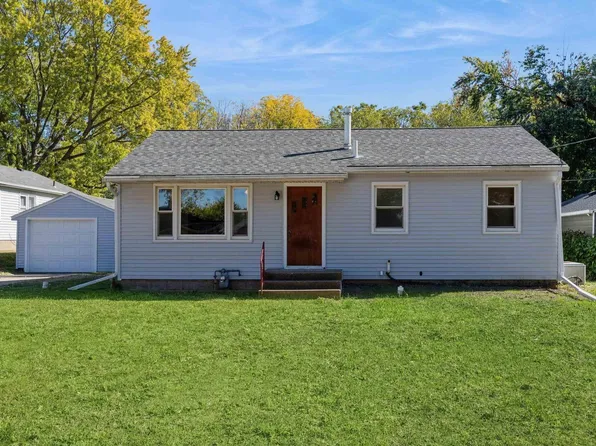 1317 Harrison Dr, Clinton, IA 52732