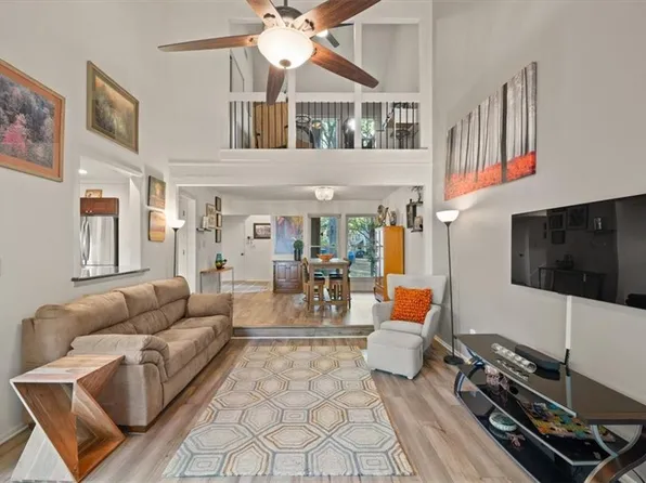 7913 Colony Ln, Lenexa, KS 66215