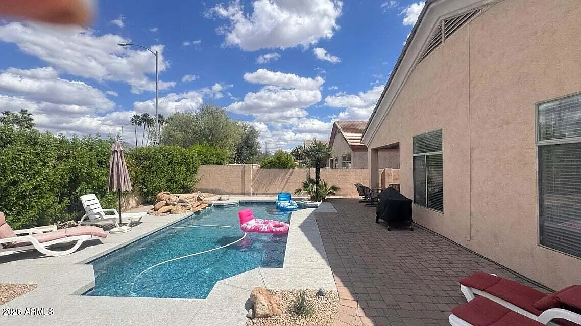 4 bed, 2.0 bath, 1848 sqft, $3,400 — Photo 1