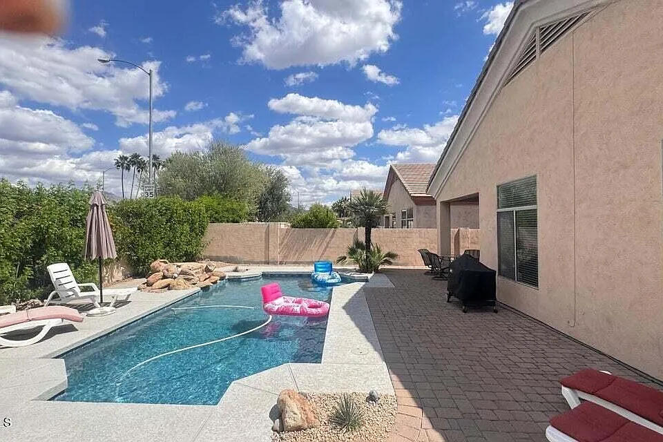 8856 E Sharon Dr