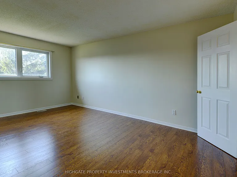 654 Brougham Pl #MAIN UPPER — Photo 16