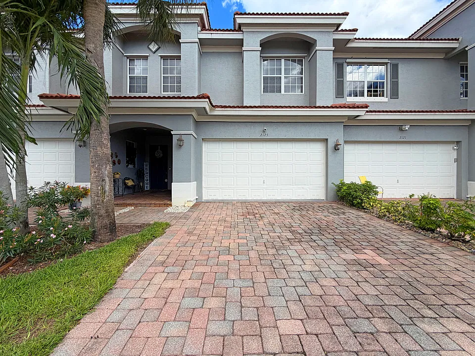2125 SW Cape Cod Dr