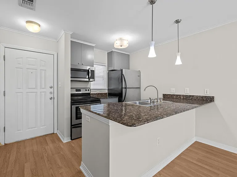 1422 Collier St #206 — Photo 2