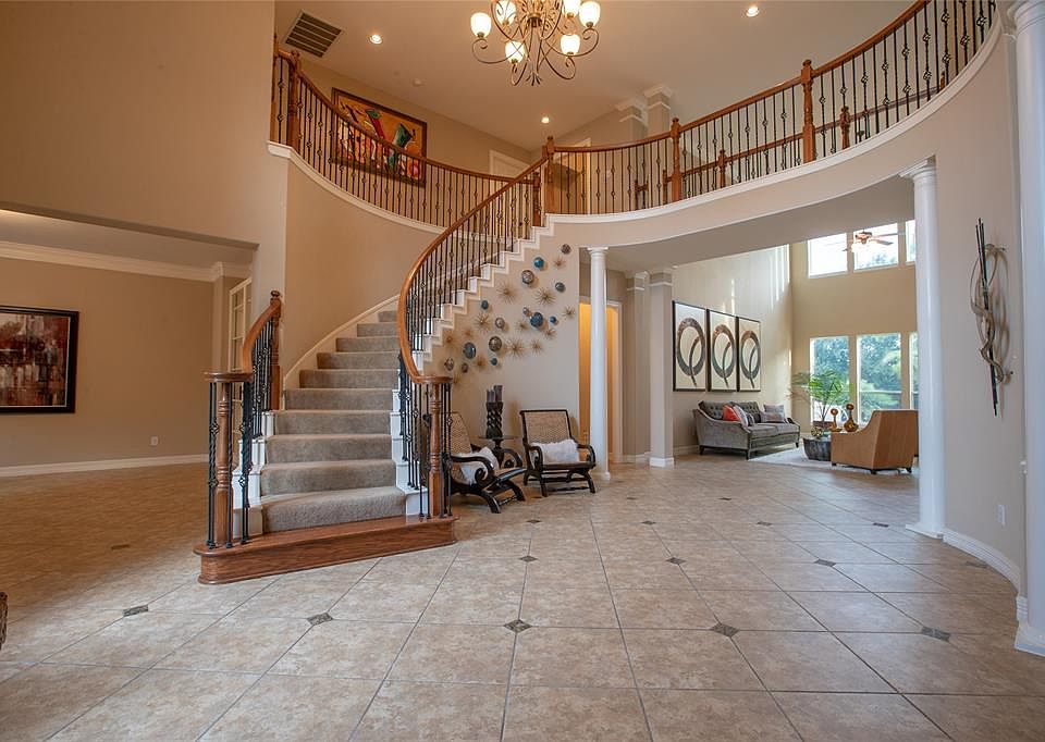 1st image of 11808 Crescent Bluff Dr