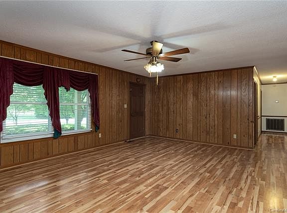 4th image of 2418 Abby Ave