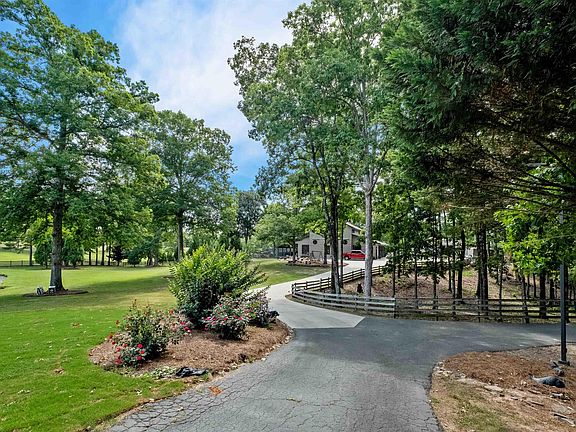 4th image of 280 Meadow Lake Cir