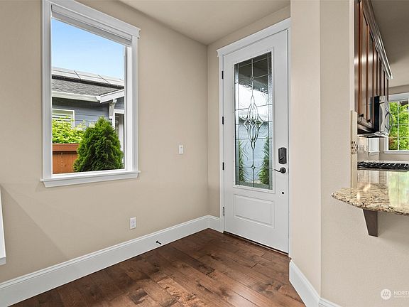 4th image of 8344 Vashon Drive NE