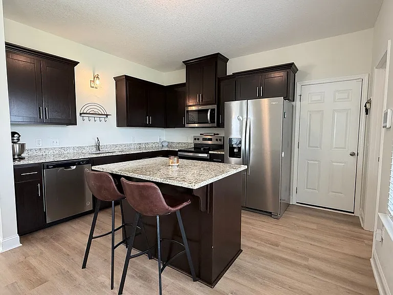 364 McClelland Rd NE — Photo 5