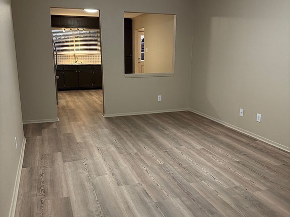 Living Room 11' 2 x 18' 9"