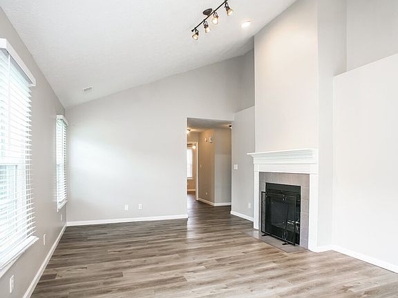 3rd image of 5203 Pin Oak Dr
