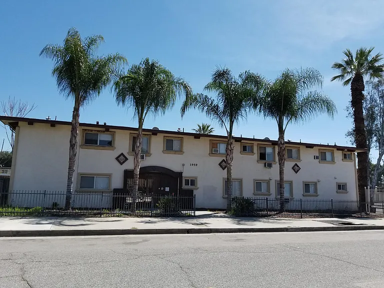 1959 N F St #201 — Photo 2